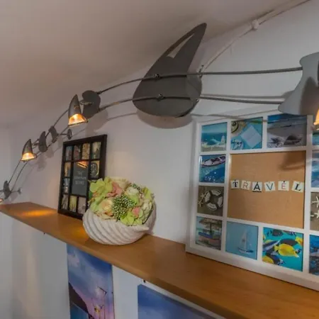 In With Seaview, Terrace, Air Condition, Wifi *